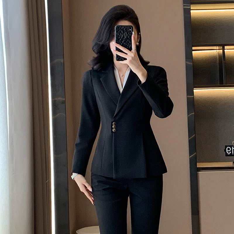 Women Formal Wear Shirt And Pant - Profesjonalny damski garnitur na jesień i