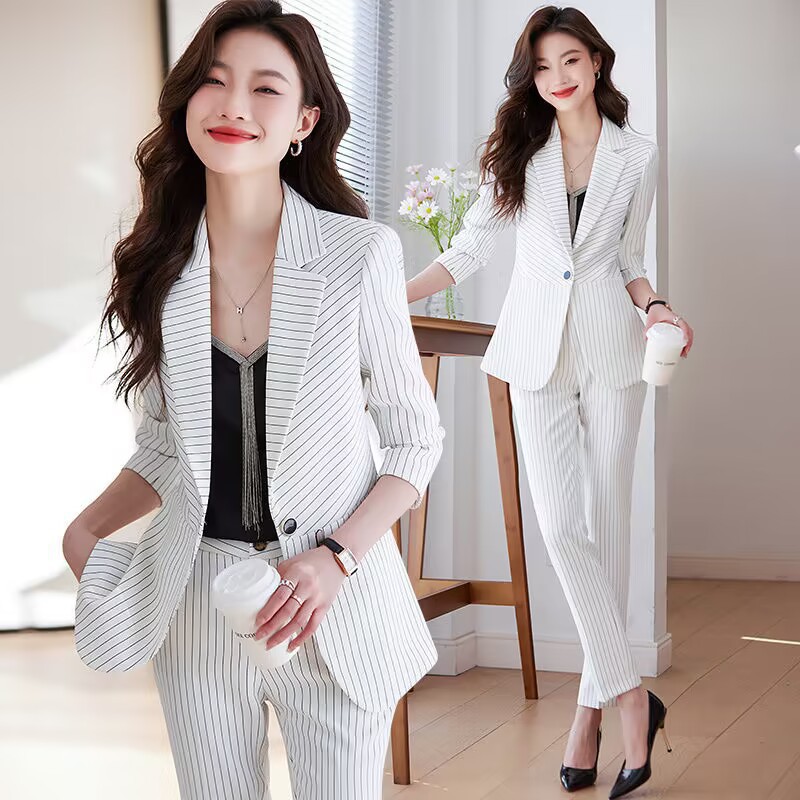 Women Formal Wear Store - Niebieski garnitur w paski dla kobiet