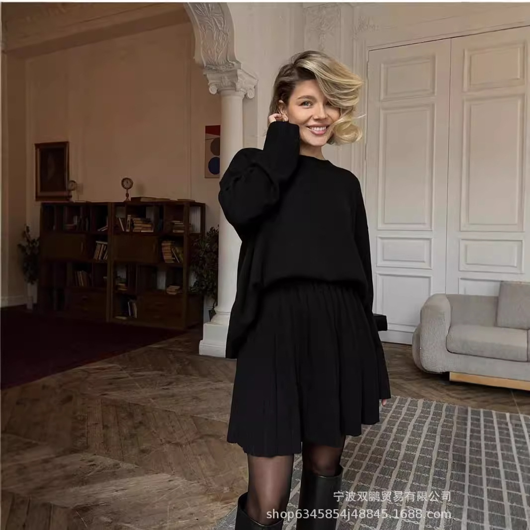 Jesienny sweter z dekoltem w j – Pencil Skirt Midi recenzja i cena